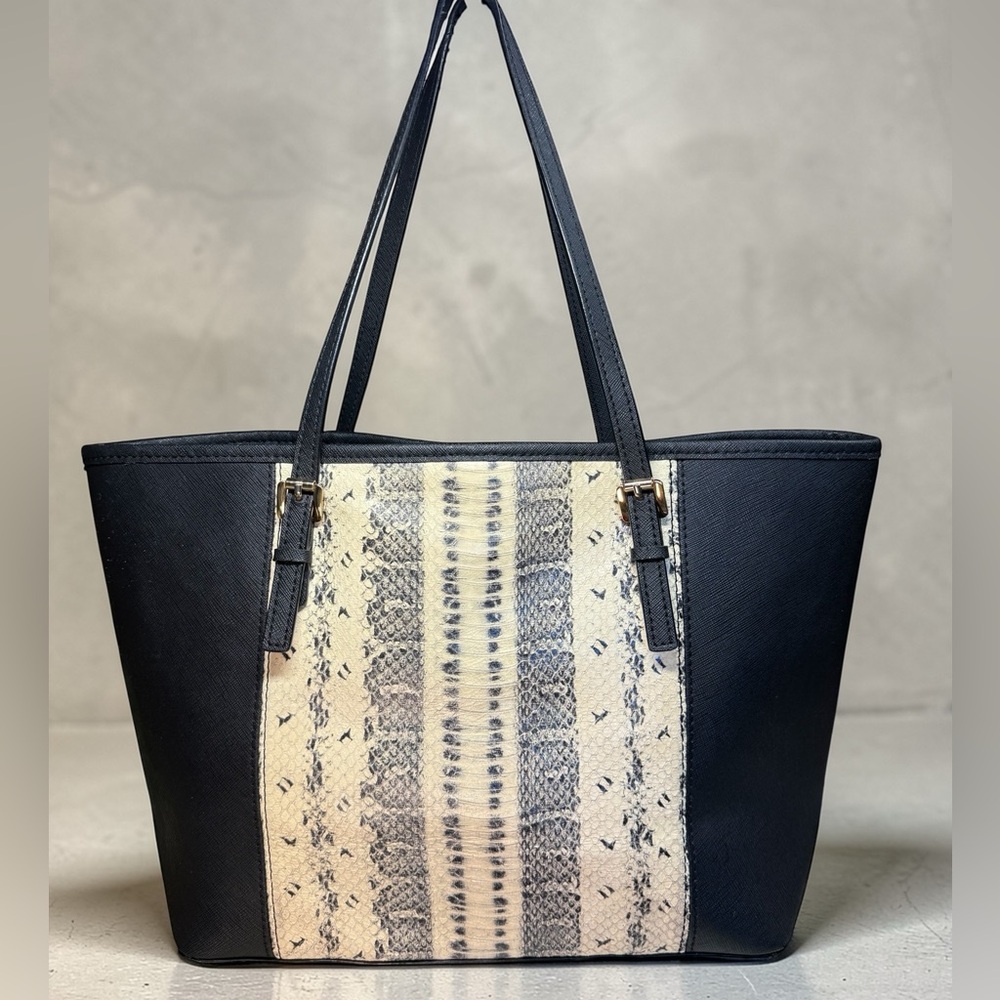 Michael Kors Snakeskin Panel Jet Set Tote Black & Cream MK Charm 🖤 EUC - Picture 7 of 8
